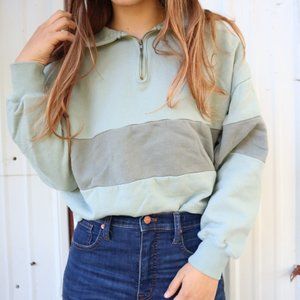 Universal Thread green striped sweatshirt size large